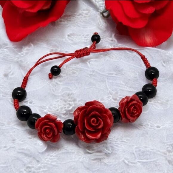Red Rose Beaded Bracelet Shiny 3D Acrylic Flowers Black Beads Adjustable Cord - Picture 1 of 6
